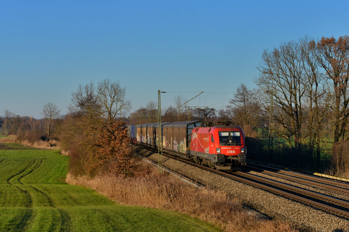 1116 072 mit einem Güterzug am 29.11.2016 bei Hilperting. 