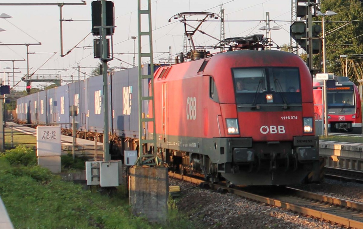 1116 074-6 am 1.8.2014 gegen 19.53 Uhr im Bahnhof Riedstadt-Goddelau - da war die Welt noch in Ordnung