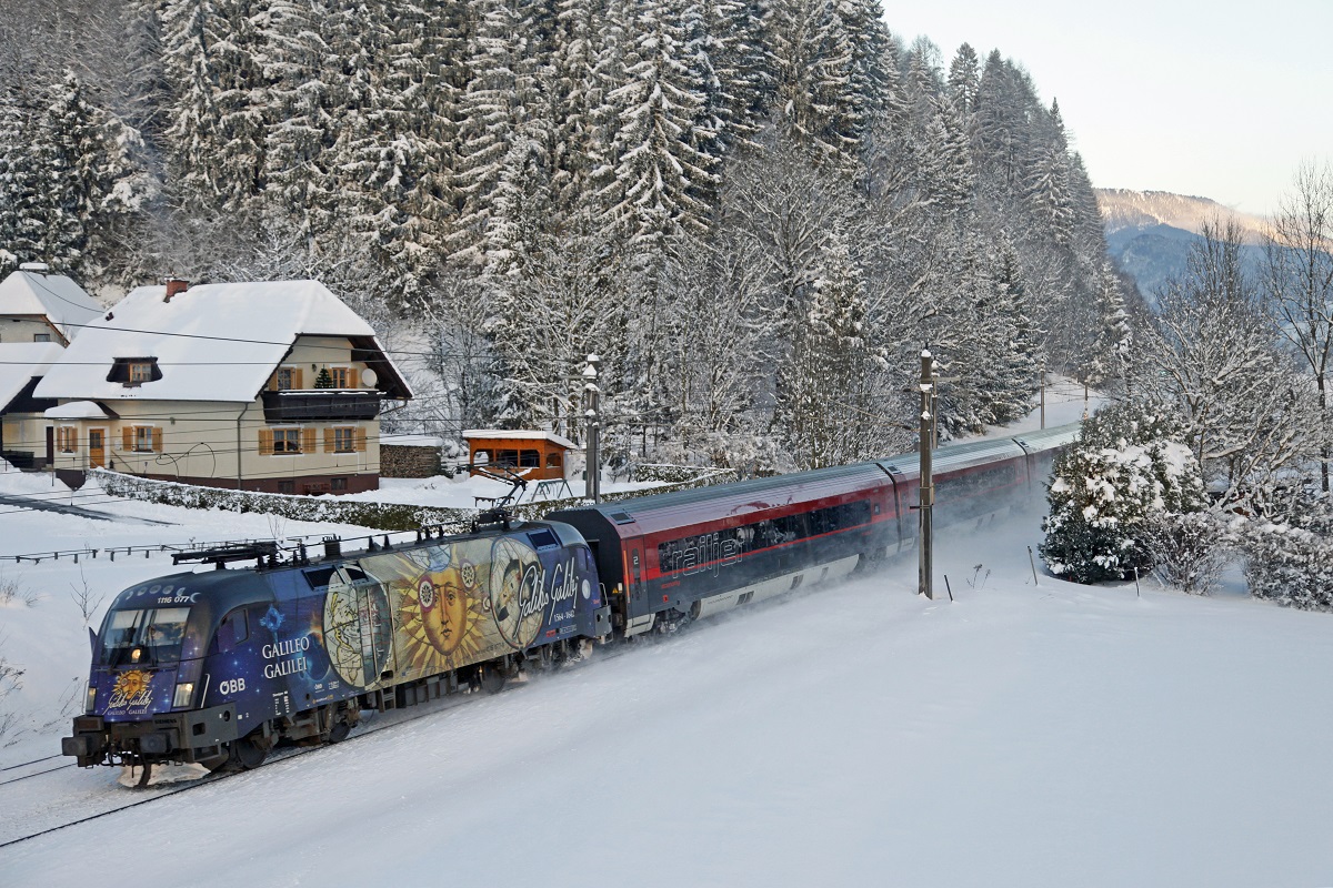 1116 077 als Railjet bei Langenwang am 06.01.2015.