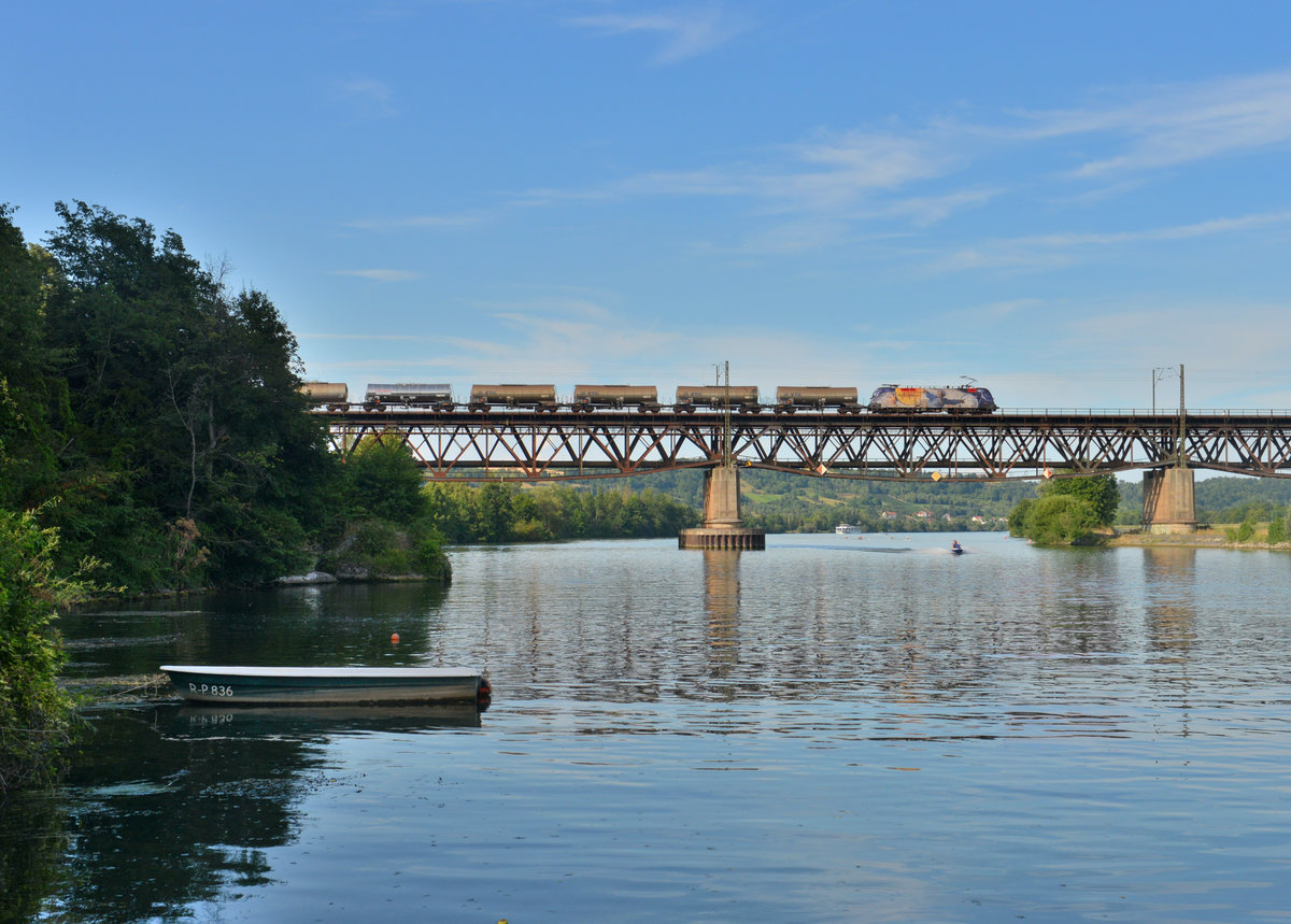 1116 077 mit einem Güterzug am 22.07.2015 bei Regensburg-Prüfening.