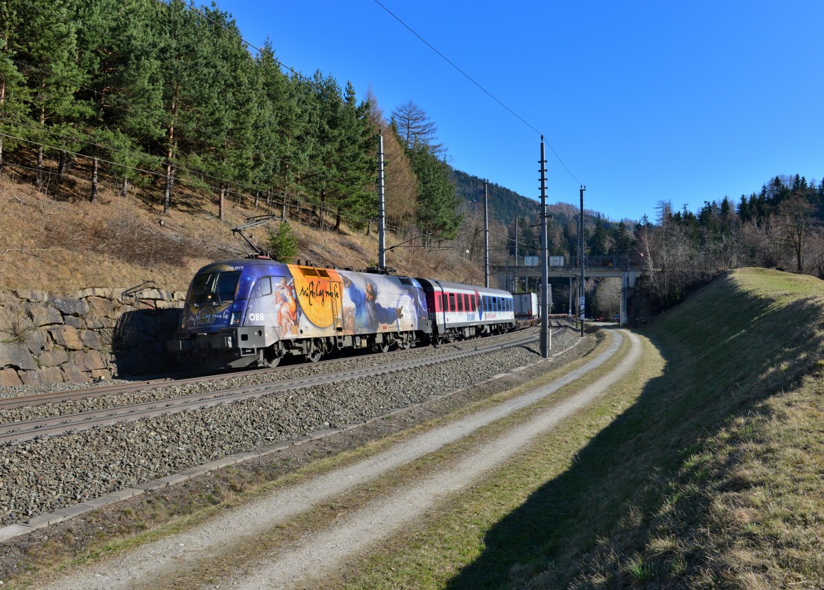 1116 077 mit einer Rola nach Wörgl am 28.03.2015 bei Matrei am Brenner. 