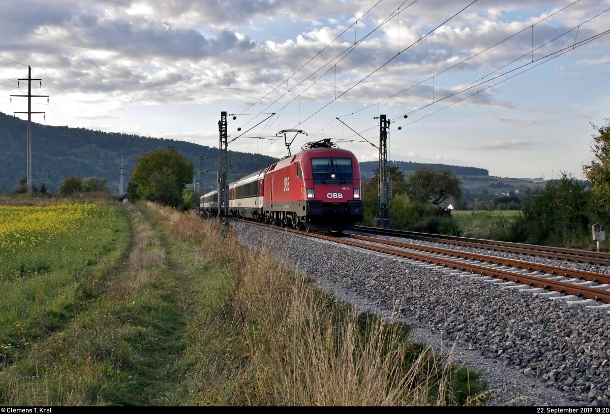 1116 081-1 (Siemens ES64U2) ÖBB als IC 281 (Linie 87) von Stuttgart Hbf nach Zürich HB (CH) bzw. RE 50281 (RE87) nach Singen(Hohentwiel) fährt in Engen-Welschingen auf der Bahnstrecke Offenburg–Singen (Schwarzwaldbahn (Baden) | KBS 720).
[22.9.2019 | 18:20 Uhr]