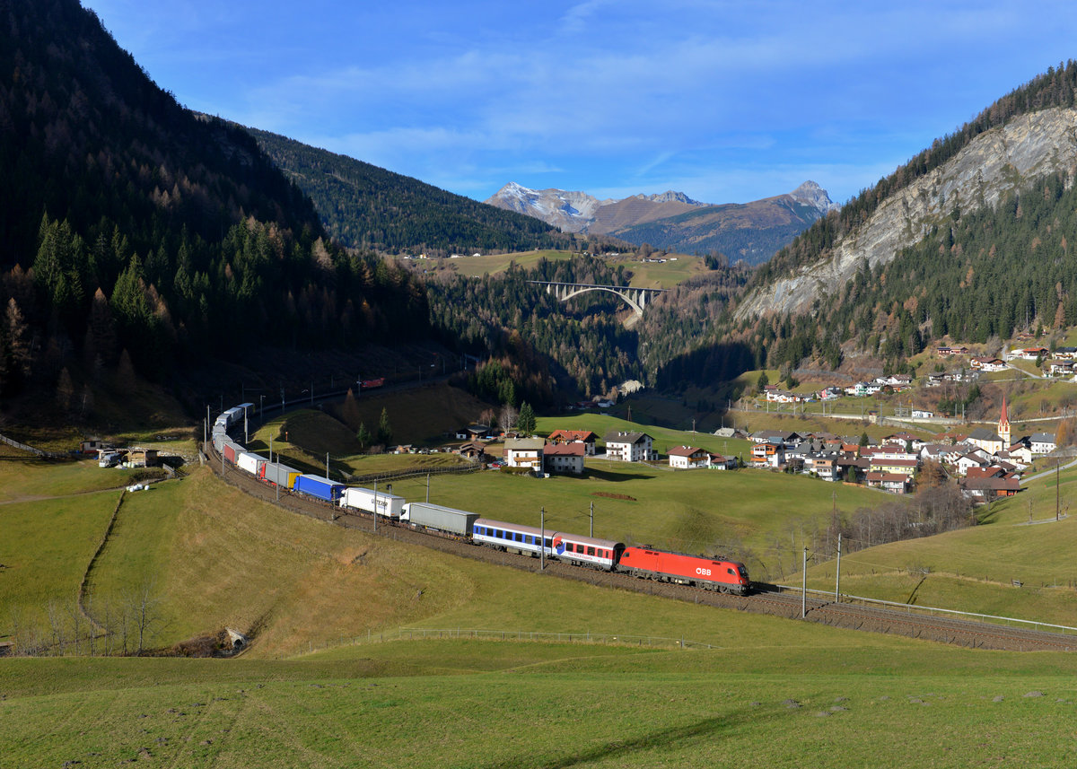 1116 085 mit einer Rola am 19.11.2015 bei St. Jodok am Brenner. 