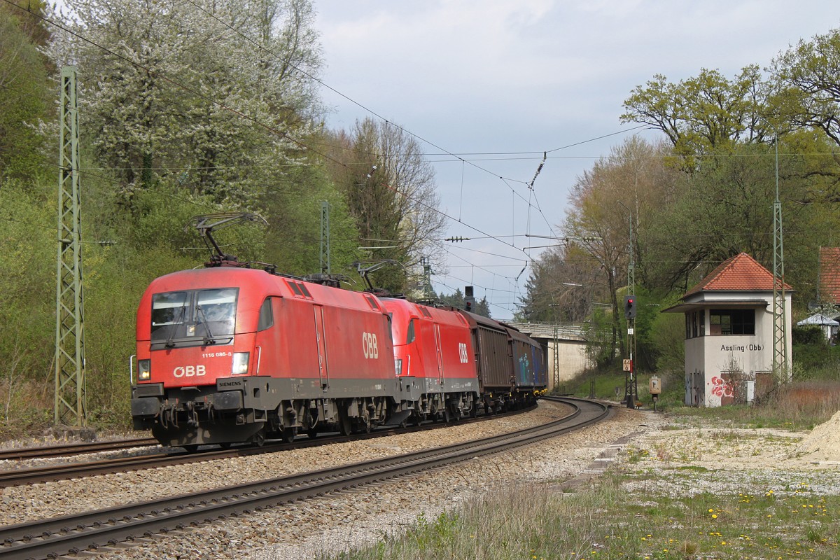 1116 086 fuhr mit einer weiteren 1116 und einem Gz am 14.4.14 durch Aßling.