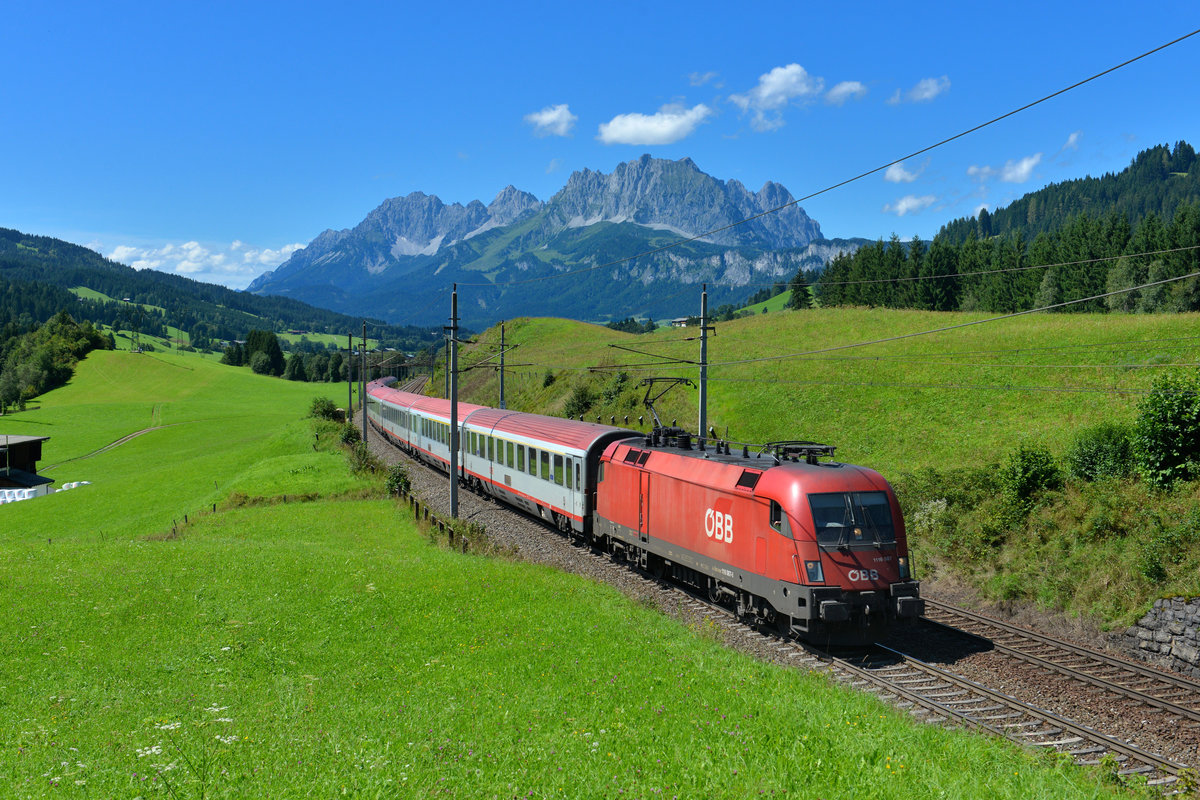 1116 087 mit einem IC am 17.08.2014 bei Fieberbrunn. 