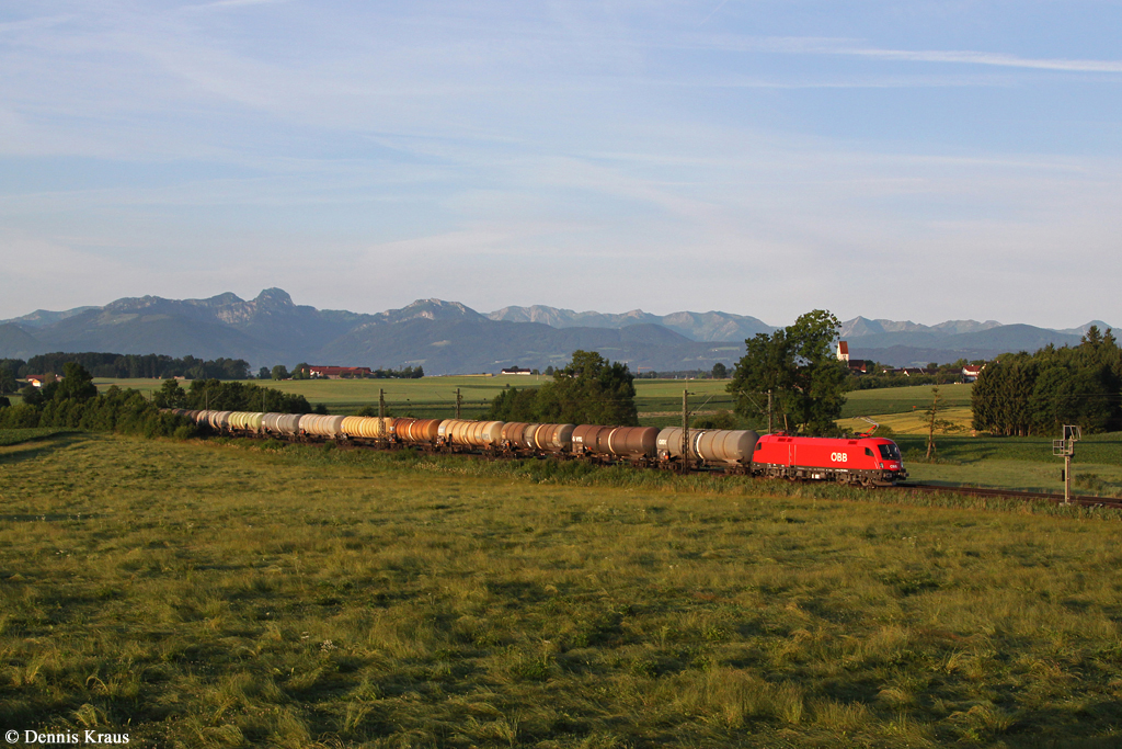 1116 088 mit einem Kesselwagenzug am 03.07.2014 in Haus bei Ostermünchen.