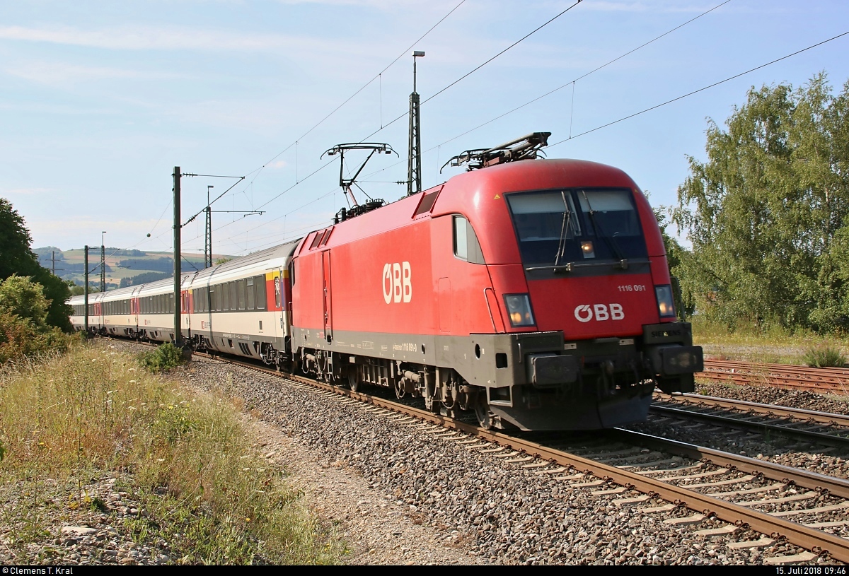 1116 091-0 (Siemens ES64U2) ÖBB als IC 282 (Linie 87) von Zürich HB (CH) nach Stuttgart Hbf (D) durchfährt den Bahnhof Welschingen-Neuhausen auf der Bahnstrecke Offenburg–Singen (Schwarzwaldbahn (Baden) | KBS 720).
[15.7.2018 | 9:46 Uhr]