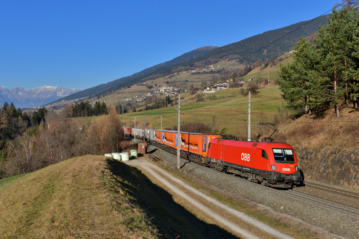 1116 091 mit einer Rola am 03.12.2016 bei Matrei am Brenner. 