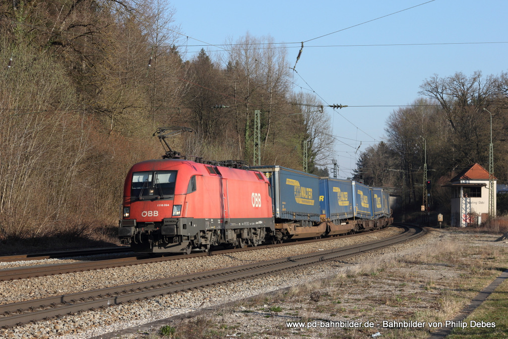 1116 094-4 (ÖBB) mit einem Sattelaufliegerzug in Aßling, 28. März 2014