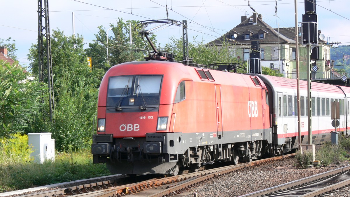 1116 102-5 am 05.08.2012 mit dem EC 113 nach Salzburg in Weinheim.