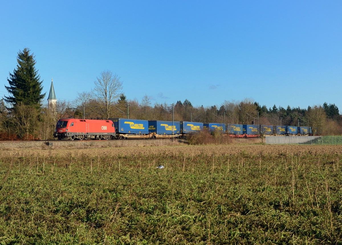 1116 103 mit einem Walter-KLV am 24.12.2014 bei Eglharting. 