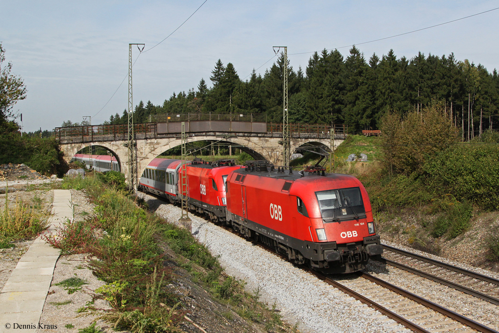 1116 104 + 1016 030 mit OIC 863 am 22.09.2013 bei Teisendorf.