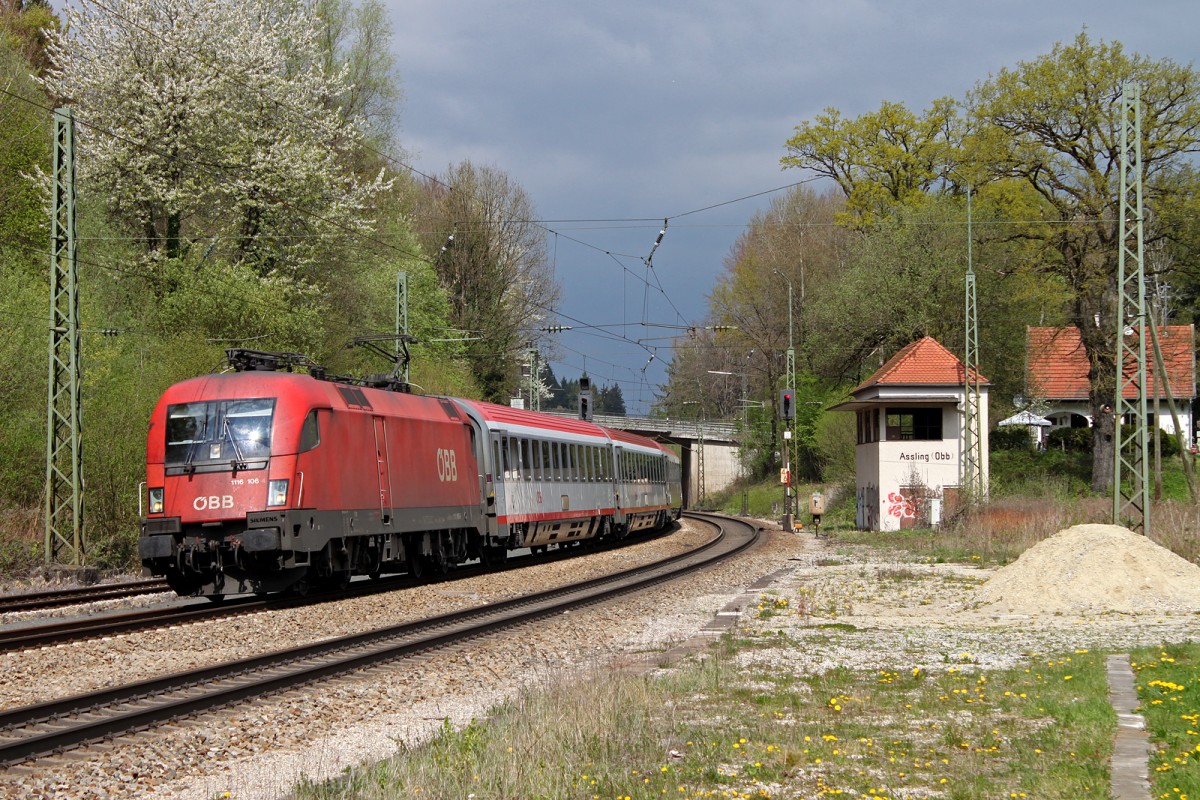 1116 106 fuhr am 14.4.14 mit einem EC durch Aßling.