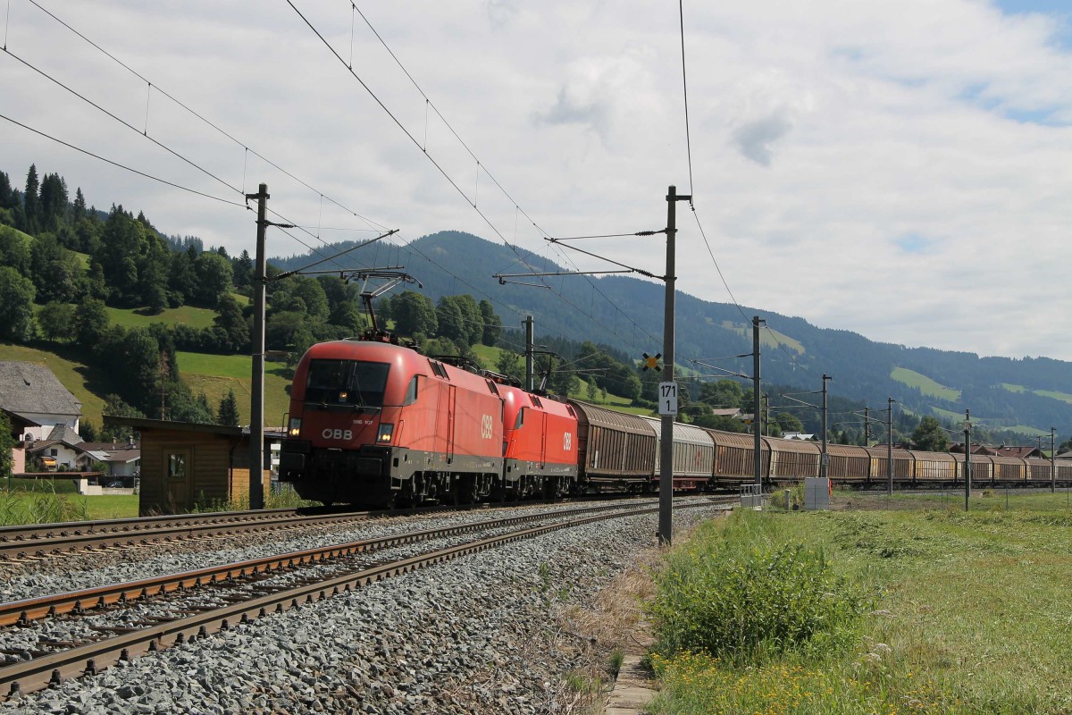 1116 107 und 1116 053 und hinten die 1116 123-1 mit einem Gterzug in die Richtung Wrgl bei Brixen im Thale am 31-7-2013.