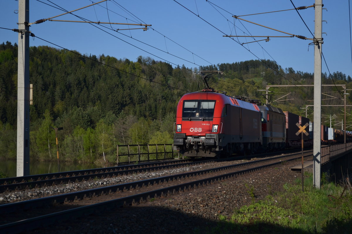 1116 und 1144 vor einem Güterzug am 20.04.18 auf der Drautalbahn fotografiert. Morgen geht es wieder ans fotografieren ;)