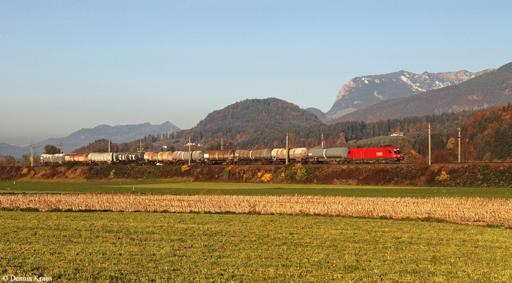1116 120 mit Kesselzug am 27.10.2015 bei Kirchbichl.