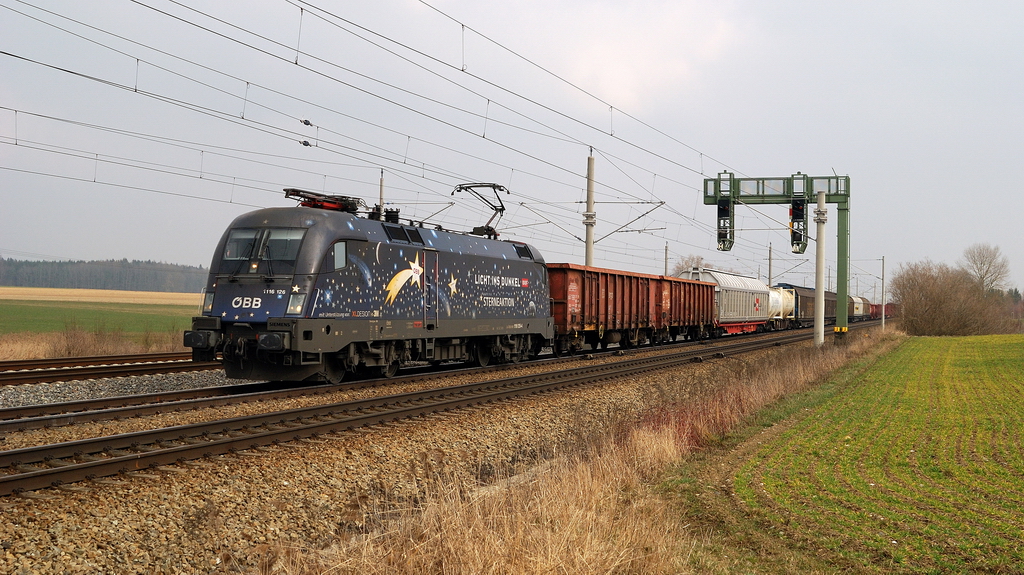 1116 126 (Licht ins Dunkel) mit Güterzug bei Mammendorf (06.03.2014)