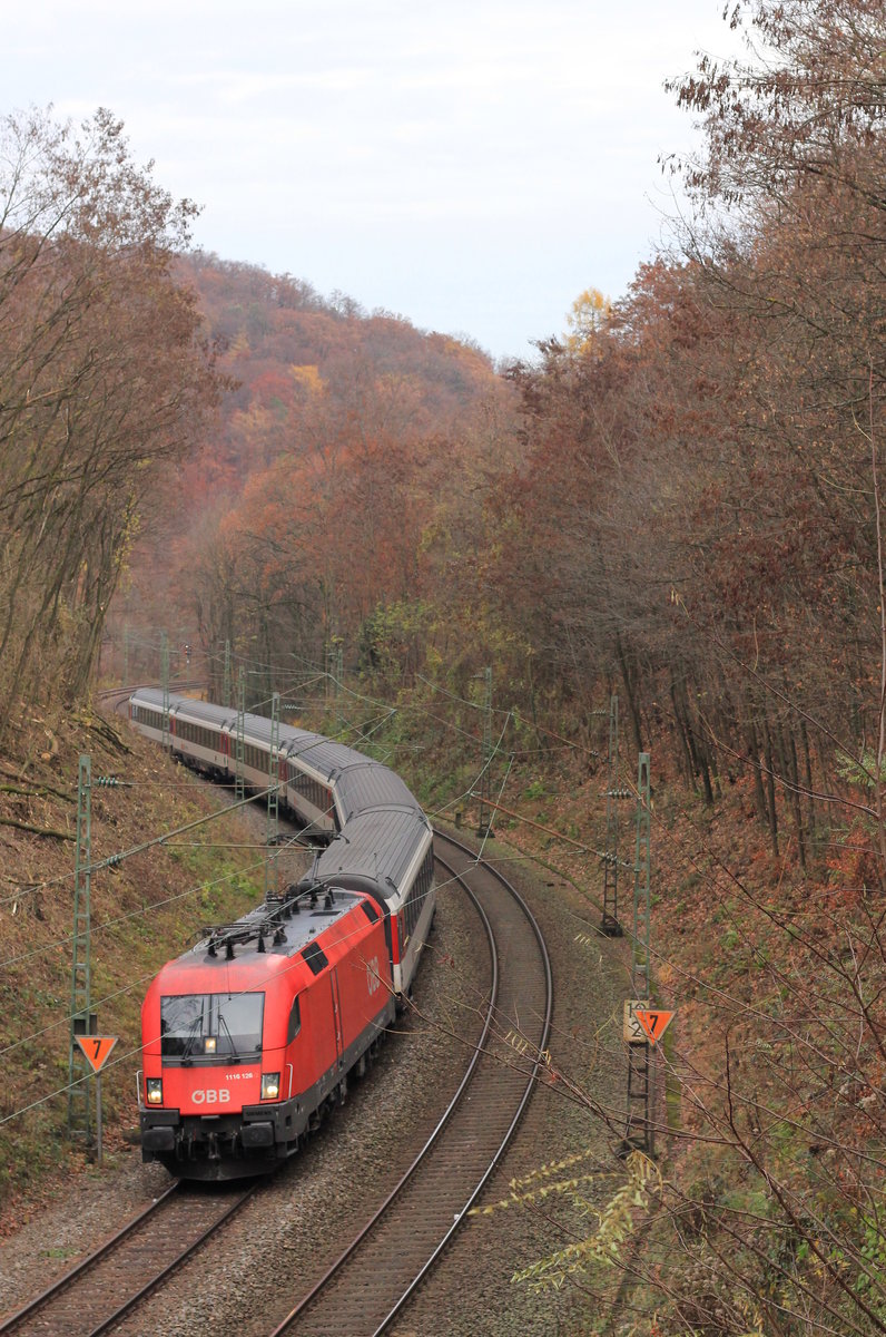 1116 126 mit IC Stuttgart-Zürich am 29.11.2018 bei Stuttgart-Heslach. 