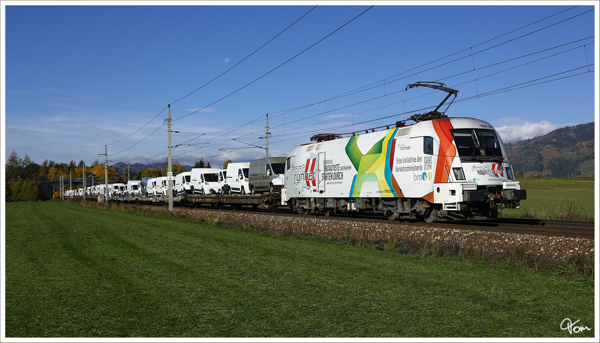 1116 130  Frontrunner  rollt mit dem Peugeot Autozug durch das Murtal. 
Zeltweg 10_2013