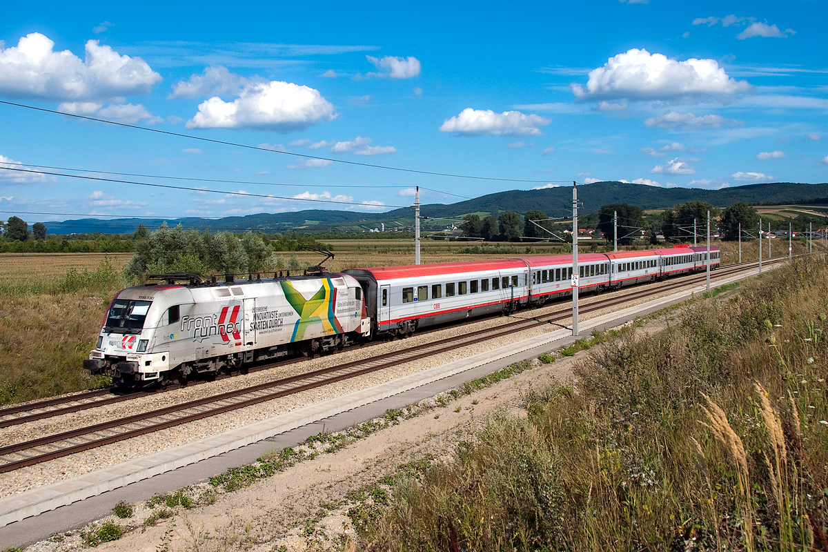 1116 130  frontrunner , unterwegs mit IC 644 nach Salzburg. Die Aufnahme entstand bei Chorherrn im Tullnerfeld, am 17.08.2014.