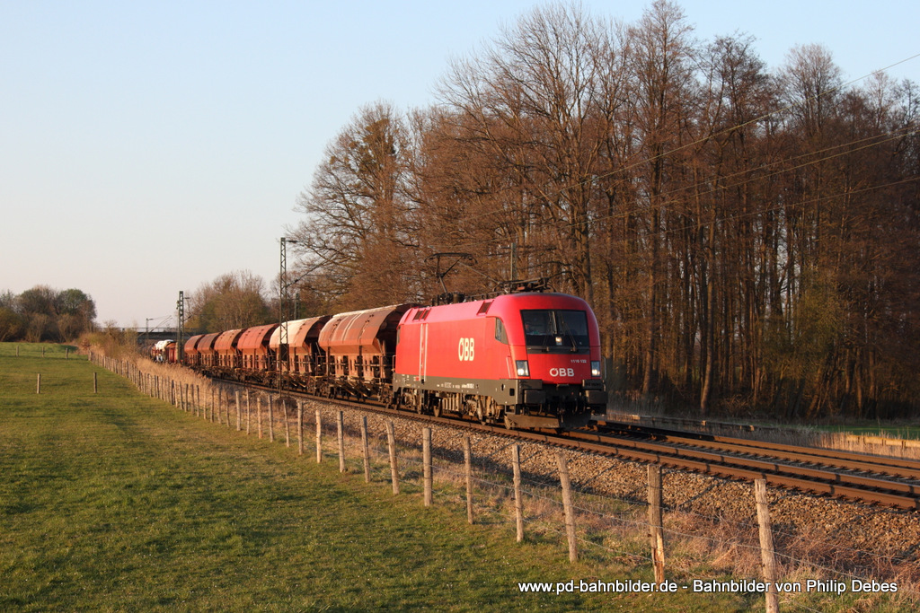 1116 132-2 (ÖBB) mit einem Güterzug in Goßkarolinenfeld, 28. März 2014