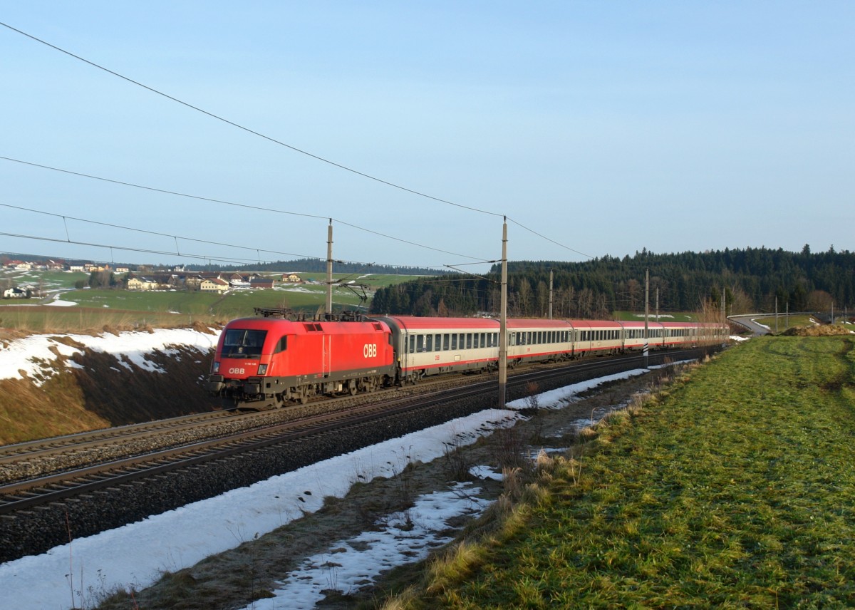 1116 136 mit einem OIC nach Salzburg am 24.12.2012 bei Pöndorf.
