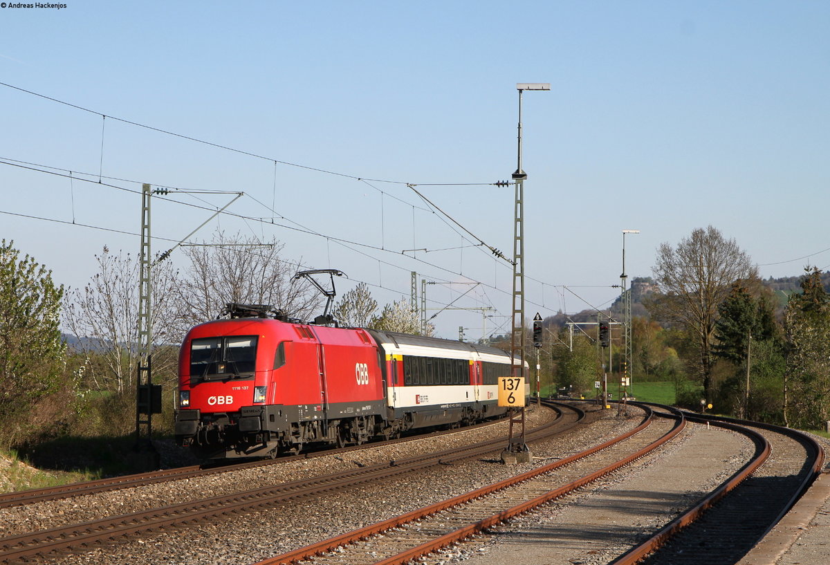 1116 137 mit dem IC 184/RE 50184 (Zürich HB/Singen(Htw)-Stuttgart Hbf) in Welschingen 20.4.19