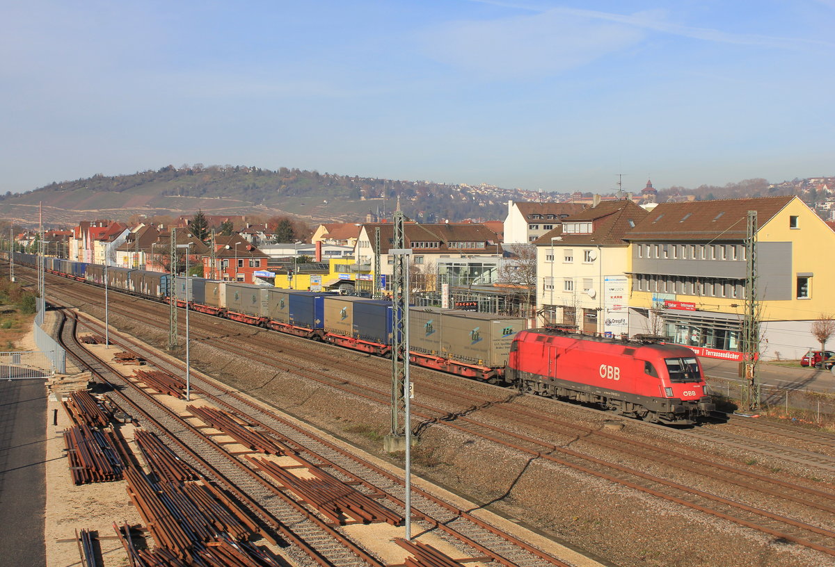 1116 137 mit KLV-Ganzzug am 22.11.2017 bei Oberesslingen in Richtung Ulm. 