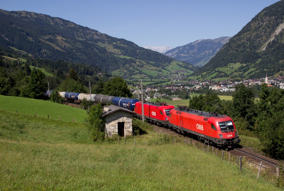 1116 140-5 & 1116 129-8 mit einem Kesselwagenzug bei Bad Hofgastein, Anger am 26.08.15