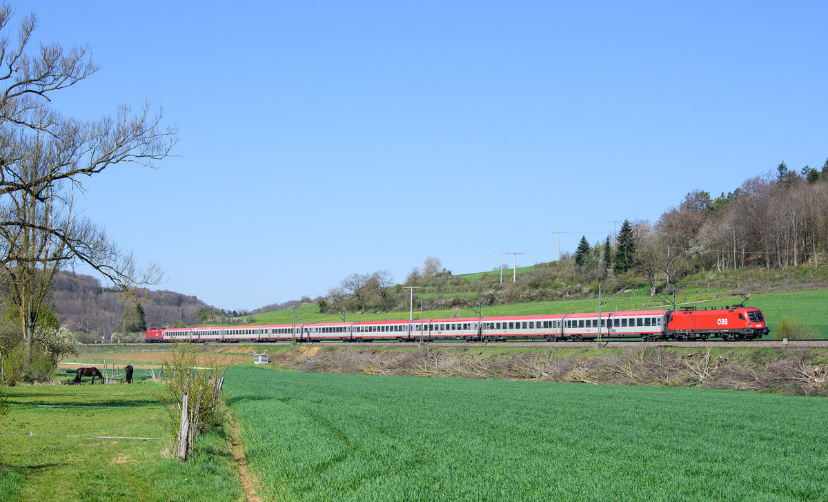 1116 146 mit EC 113 in Richtung Ulm.Am Zugschluss ist die 1116 282.(Lonsee 20.4.2019).