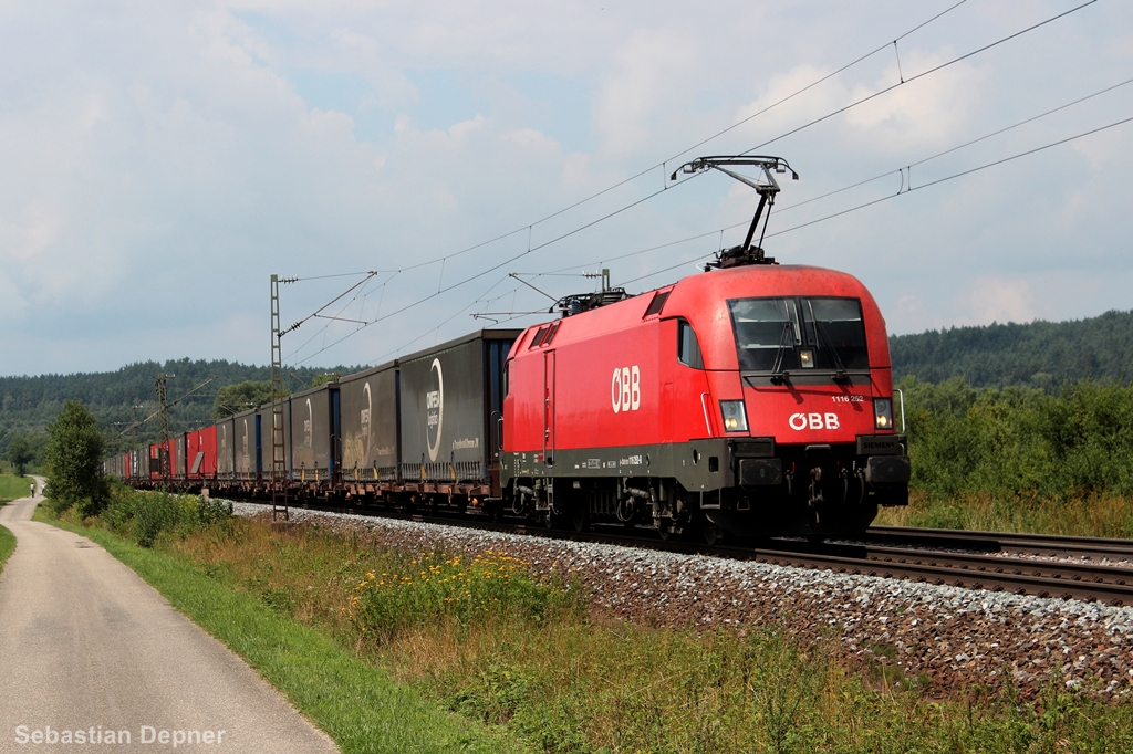 1116 152 mit dem Omfesa-Zug in die Trkei in Plling am 10.8.13
