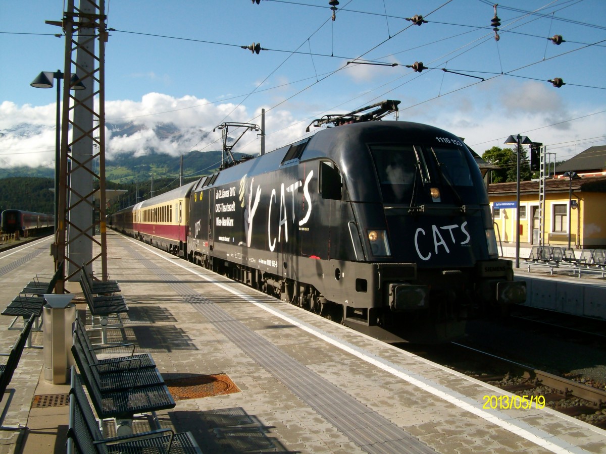 1116 153-8  Cats  mit dem TEE Rheingold aus Deutschland bei einem kurzen Halt in Spittal-Millstättersee. Am Zugschluss waren noch ein alter DB-Schnellzugwagon und ein Wagen der SNCB zu finden.  (19.5.2013)