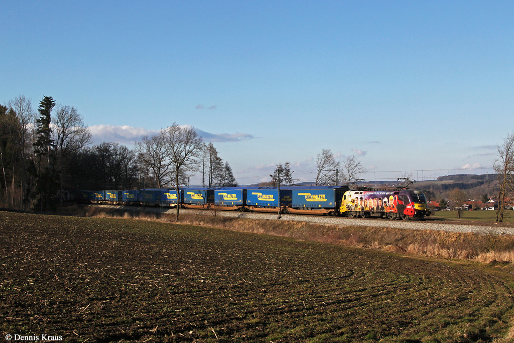 1116 153 mit einem Güterzug am 20.02.2014 bei Aßling.
