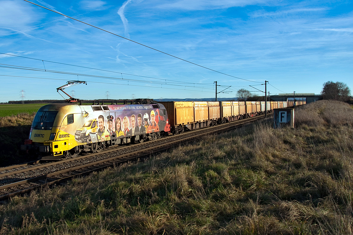 1116 153  ÖAMTC  ist mit dem Zug 53158 nach Retz unterwegs. Das Foto entstand am 19.12.2014 kurz nach Gramatneusiedl in Fahrtrichtung Himberg.