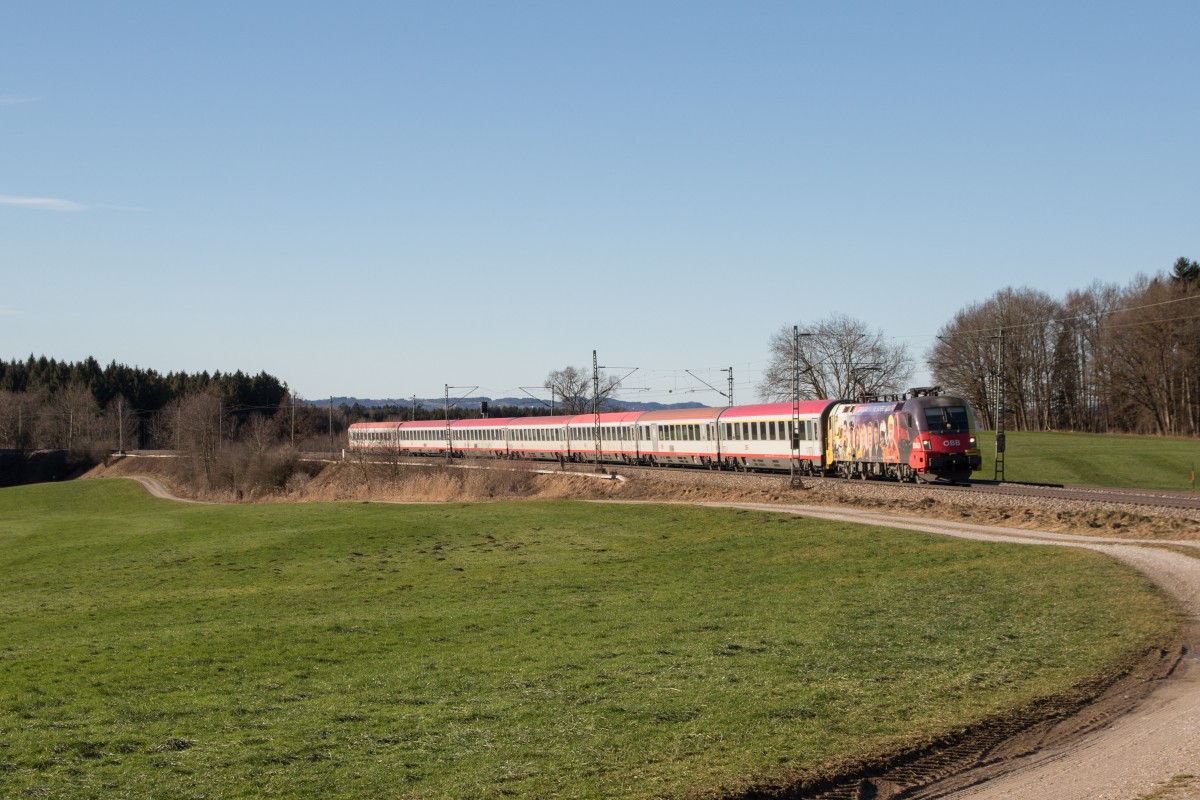 1116 153  ÖAMTC  mit Intercity nach Wien am 10. Januar 2015 bei Sossau.
