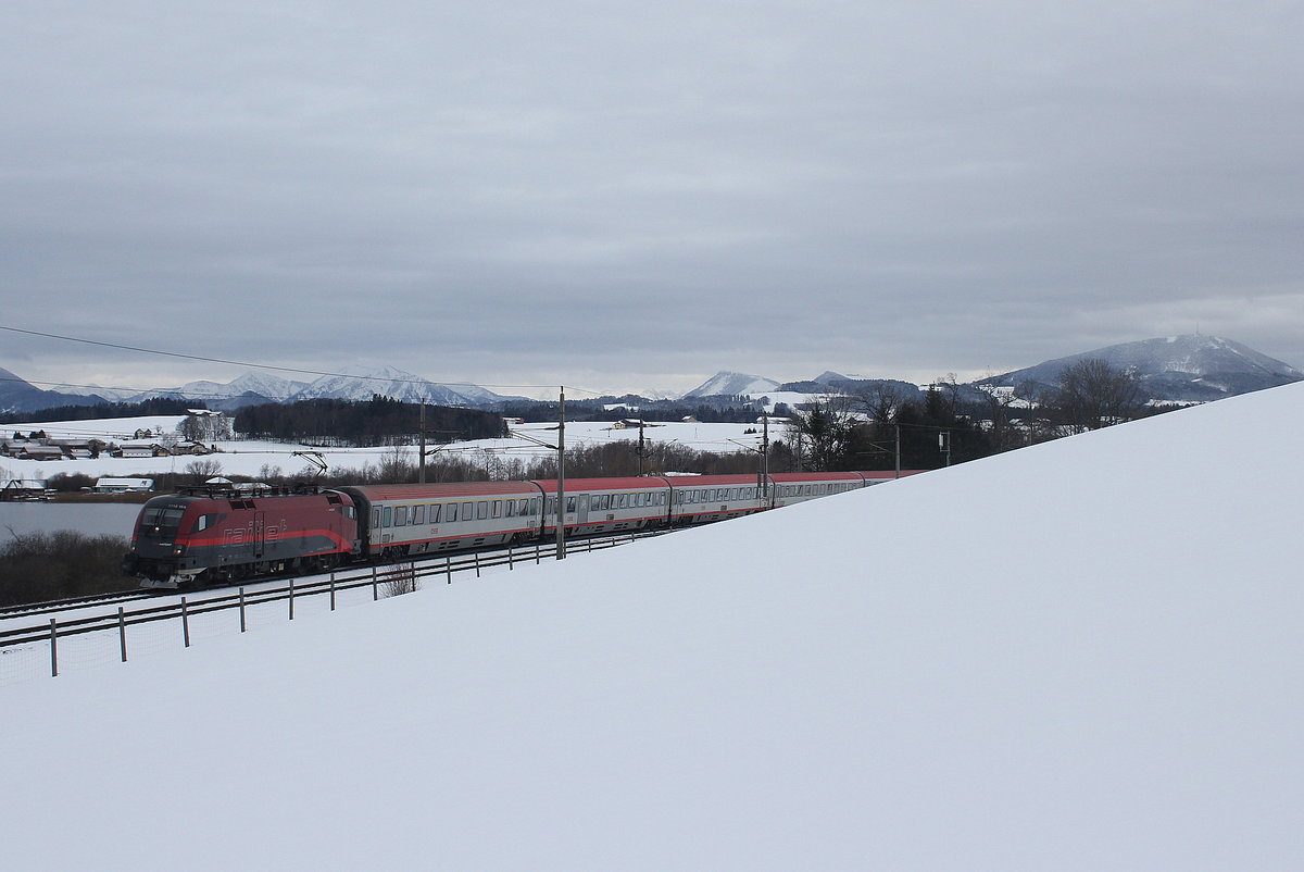 1116 154 mit dem auf umgeleiteten und kurzgeführten 164 aus Salzburg Hauptbahnhof über die Trauner Schleife und den Pyhrn nach Graz vorbei am Wallersee; am 15.01.2019