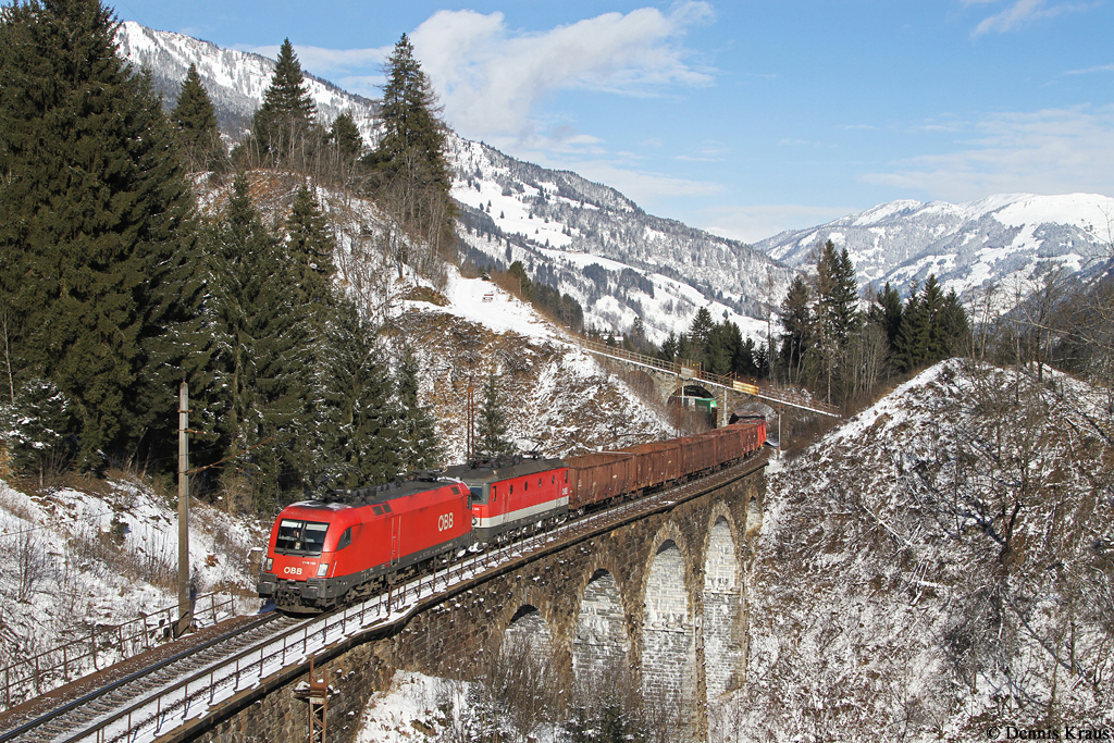 1116 155 + 1144 225 mit Güterzug am 31.01.2015 bei Bad Hofgastein.