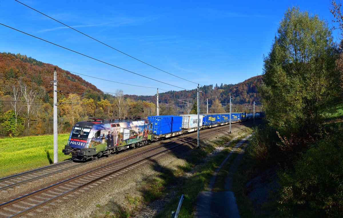 1116 157 mit einem KLV am 31.10.2021 bei Wernstein am Inn.