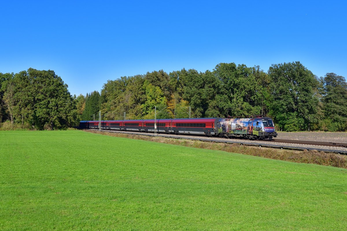 1116 157 mit RJ 564 am 26.10.2019 bei Brannenburg. 