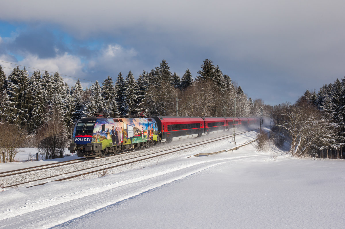 1116 157  Polizei  fährt mit einem RJ durch die winterliche Landschaft bei Grabenstätt. Aufgenommen am 6. Januar 2016.