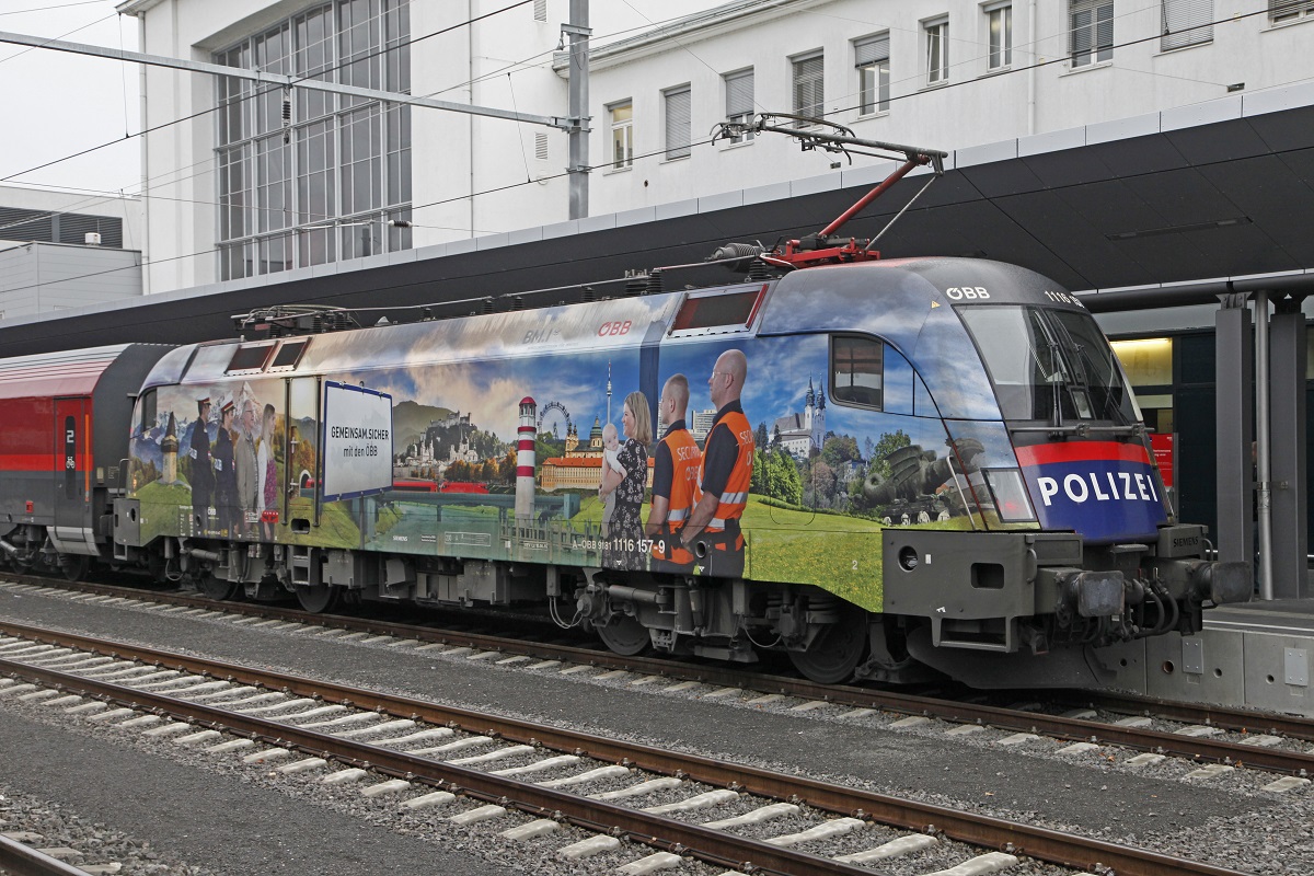 1116 157 steht am 7.11.2017 in Graz Hbf. am Bahnsteig 1.