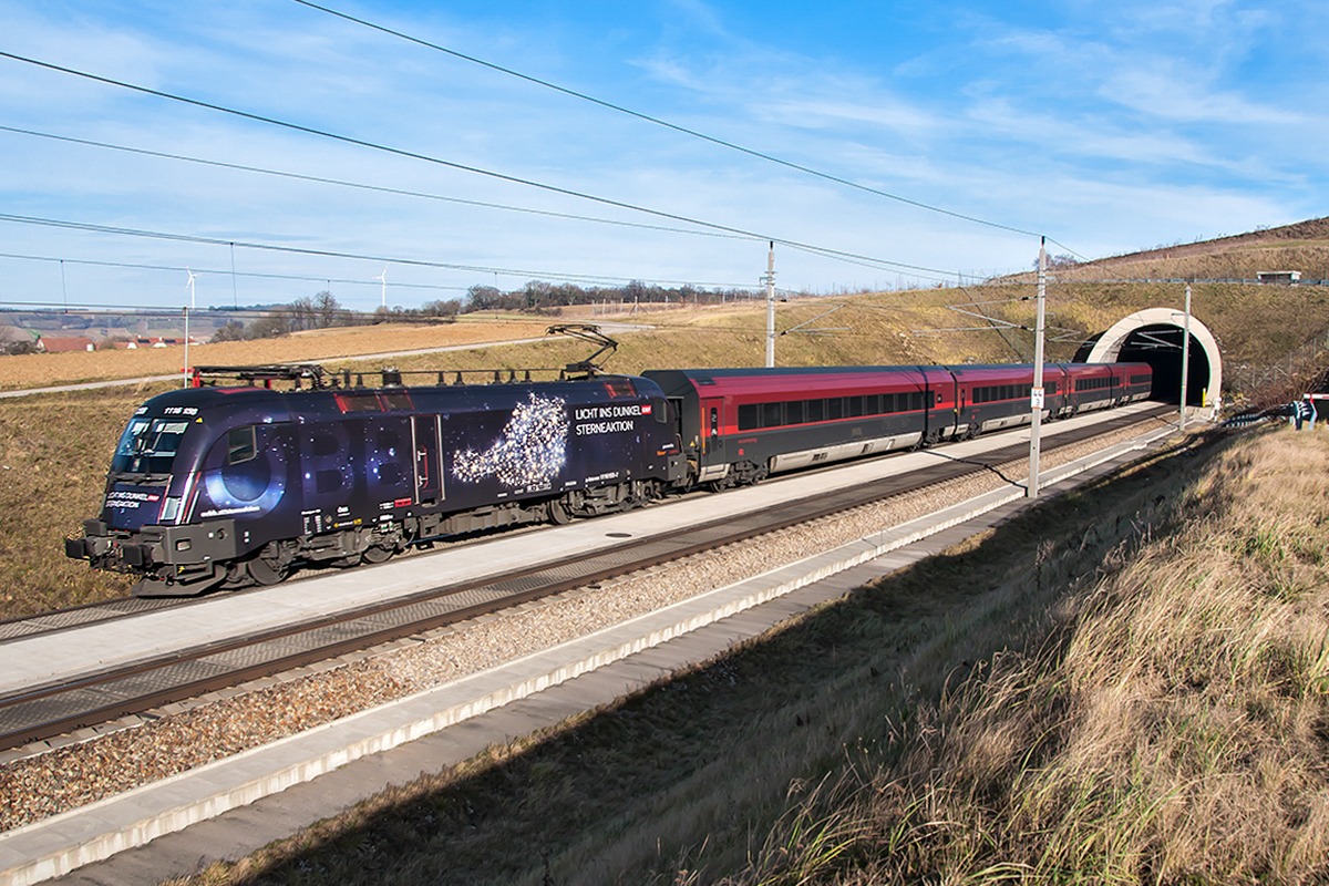 1116 158  LID - Sterneaktion  hat soeben mit dem IC/railjet 642 das Westportal des 1380 Meter langen Reiserbergtunnel in Richtung Salzburg verlassen. Die Aufnahme entstand aum 10.12.2016.