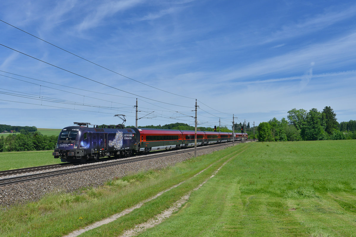 1116 158 mit einem Railjet am 08.06.2017 bei Eck. 