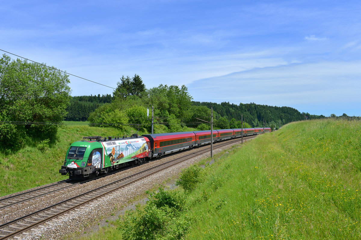 1116 159 mit einem RJ am 08.06.2017 bei Pöndorf. 