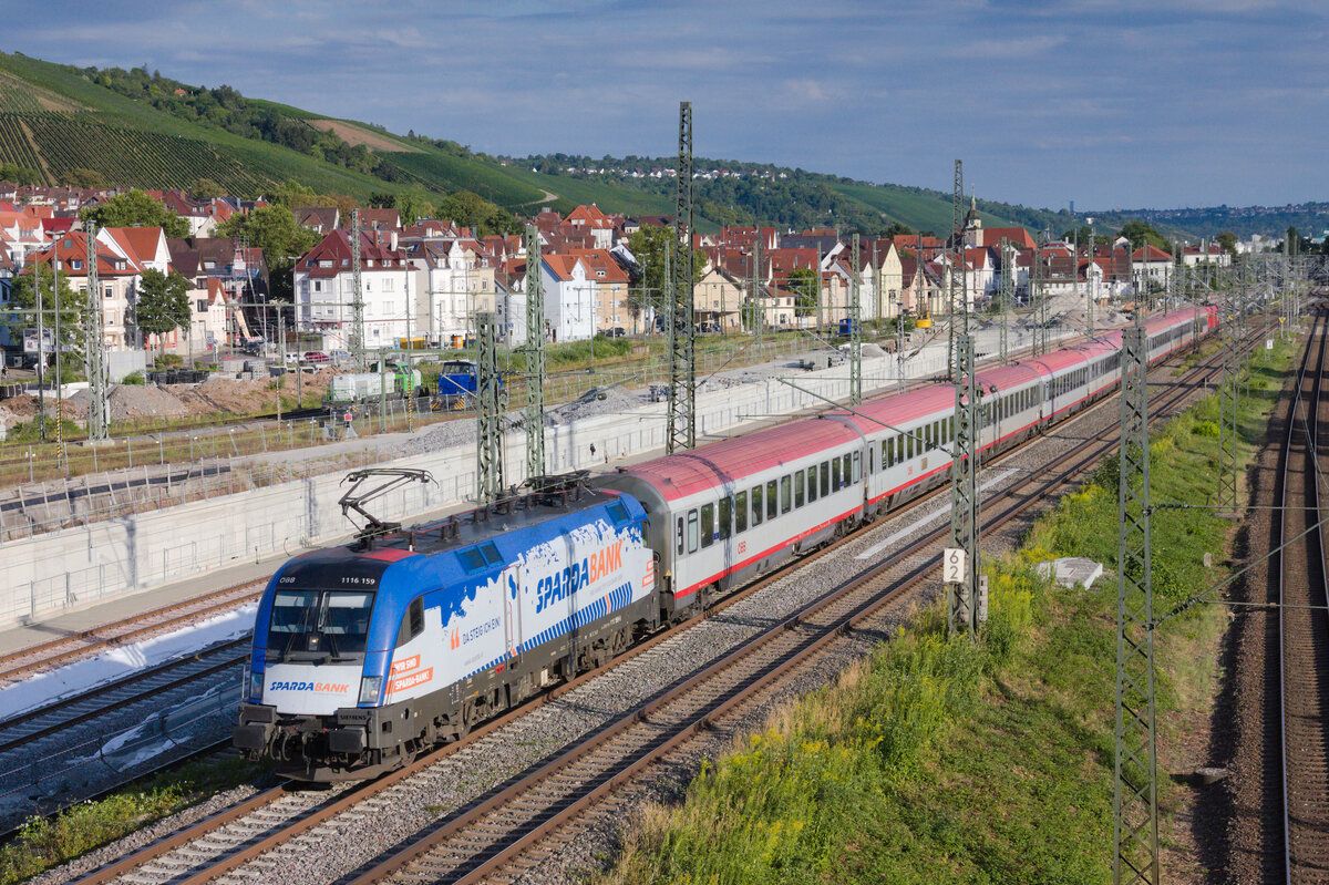 1116 159  Spardabank  mit EC 112 Klagenfurt-Frankfurt am 06.08.2022 am Eszetsteg in Stuttgart. 