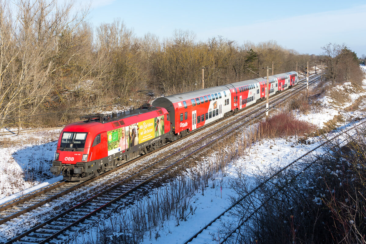 1116 165  BIO AUSTRIA NÖ und Wien  mit dem REX 2339, unterwegs nach Wr. Neustadt, am 12.12.2021 bei Strasshof fotografisch festgehalten.