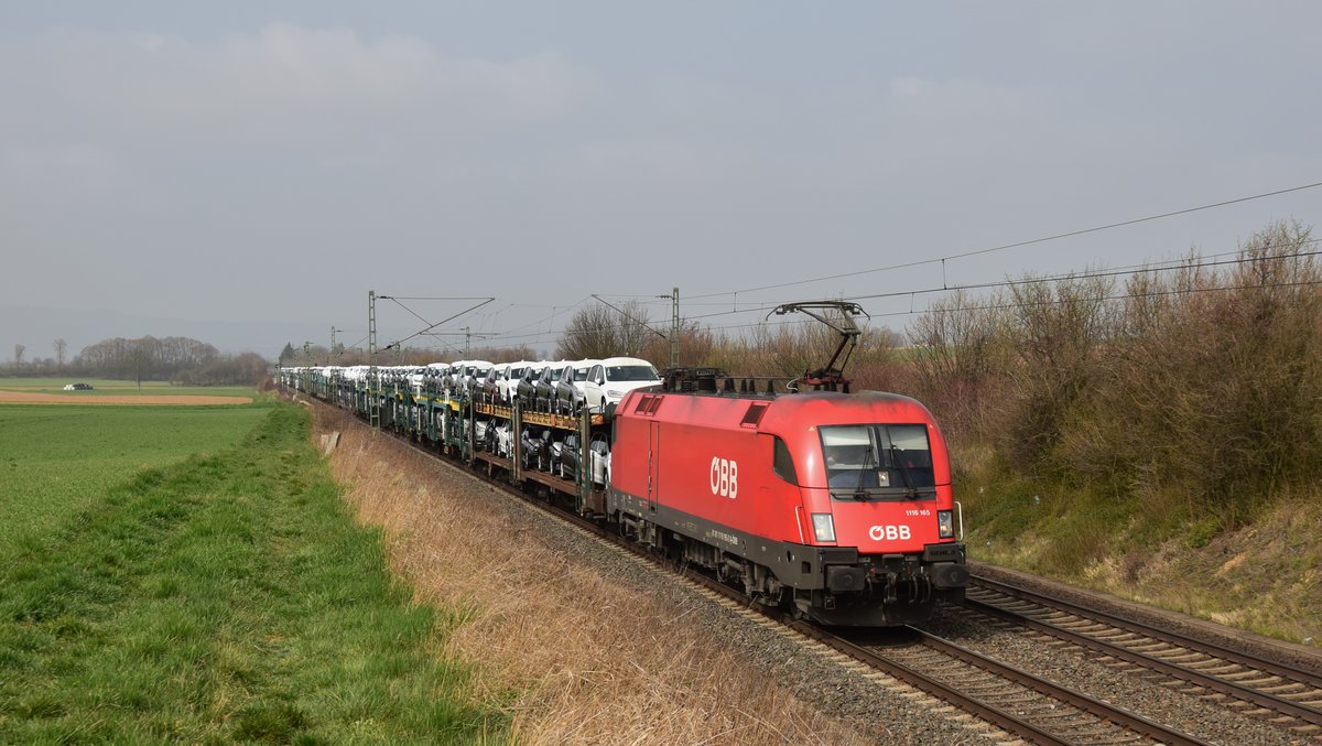 1116 165 zieht einen Nord-Süd Strecken Umleiter über die Main-Weser Bahn bei Nieder-Mörlen. Aufgenommen am 24.3.2019 11:42