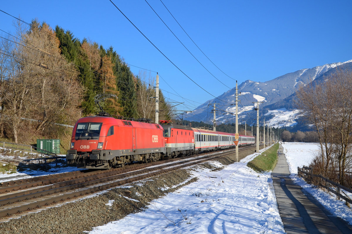 1116 166 + 1144 090 mit einem IC am 01.12.2013 bei Terfens. 