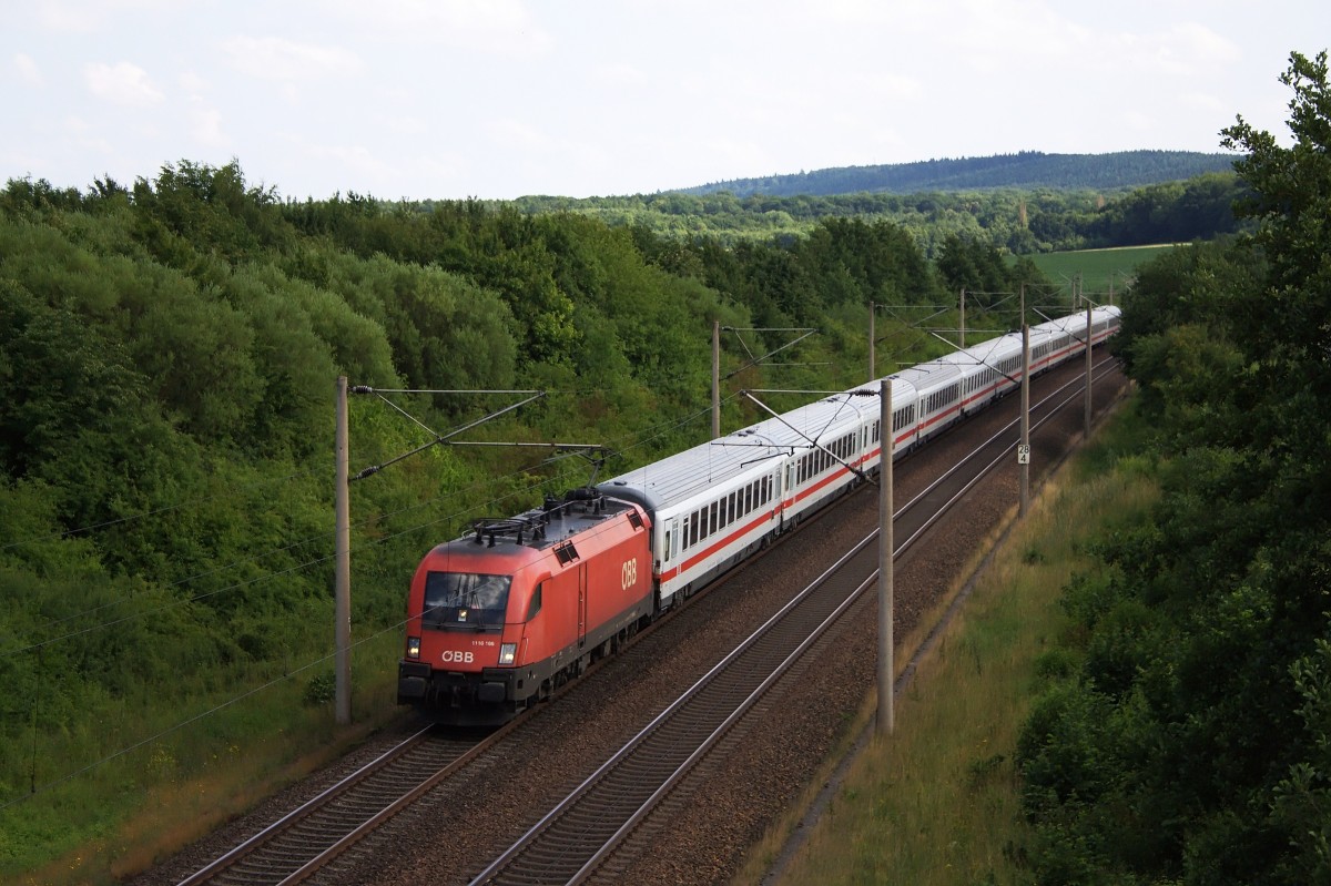 1116 166-8 zieht am 16.07.2015 den IC 2082 Richtung Hamburg. Aufgenommen kurz hinterm Abzw. Sorsum.