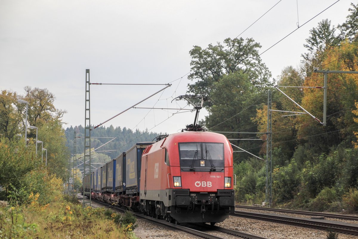 1116 167 durchfährt am 30.09.2017 mit ihrer KLV Aßling Richtung München.